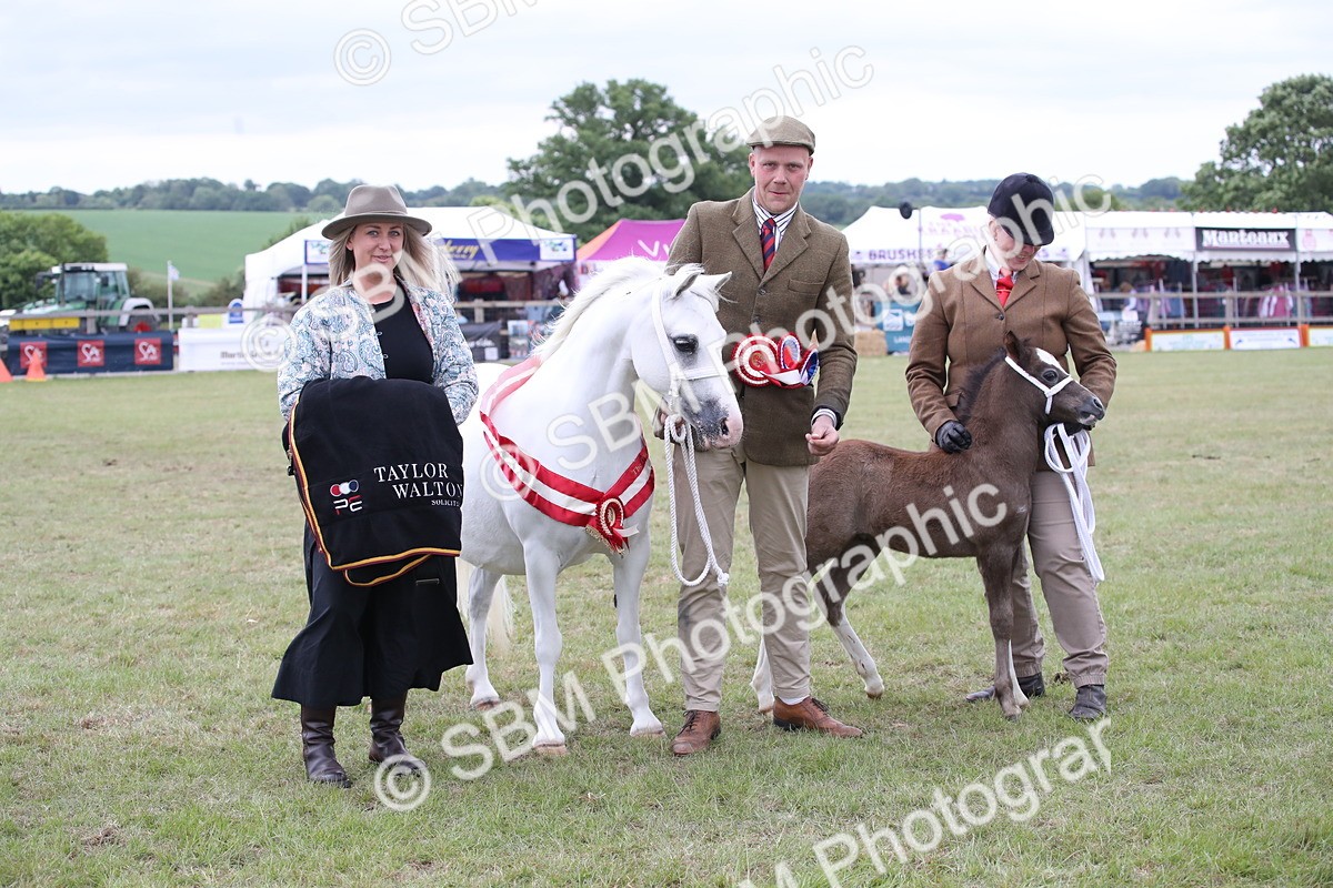 SBM_09887 - Ch 50 - Price Family Supreme In Hand