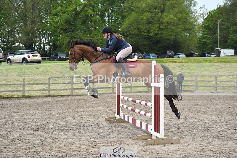 230512-093027-00330 - Cls 10 Snr 85cm Schooling