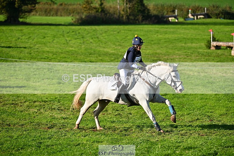 251025A-151049-21385 - G-526-Helen.Hickson