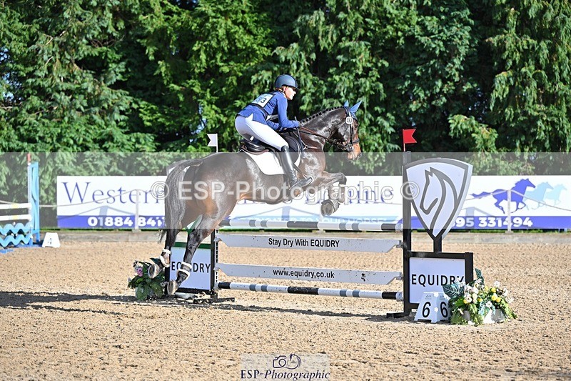 241027-134155-17589 - 553-Hanna.Bertorelli-BWTH.CLASSIC.CUT