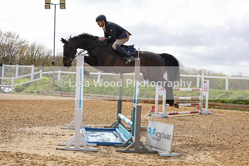 3E7A2303 - Class 8: Senior Foxhunter/1.20 open