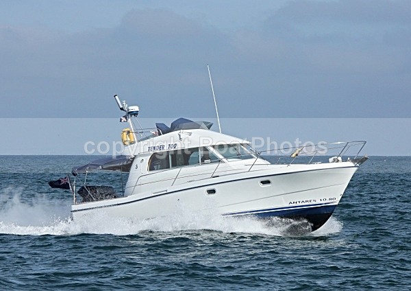 090823 TENDER TOO IMG_2776 - Flybridge Cruisers