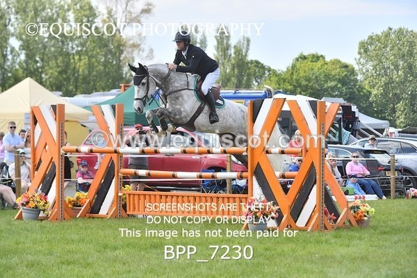 BPP_7230 - CLASS 3 Andrew Hamilton Coach, RHS Foxhunter Championship Qualifier