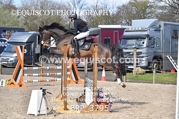 BPP_3795 - CLASS 3 FRI Senior British Novice/ 90cm Open