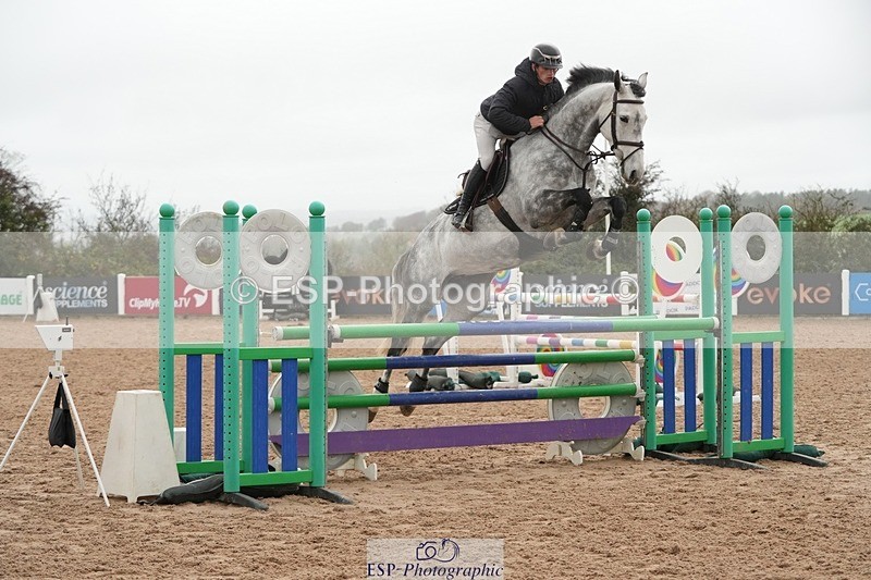 251109-113731-03591 - Cls 20 Newcomers and 1.10m Open