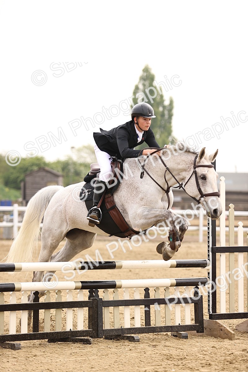  - Class 15 - Senior British novice - 90cm