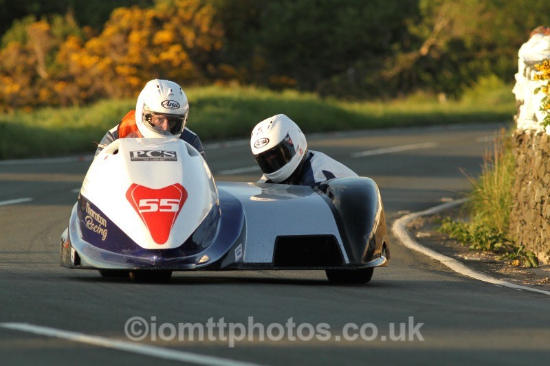 Kevin Thornton / Wayne Kemp suzuki / Thornton Racing - Monday Practice - Sidecars