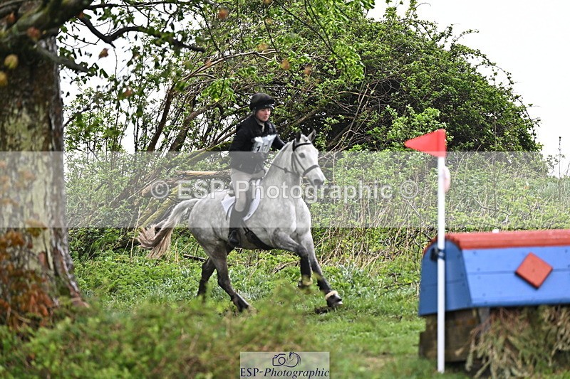 250418-145809-05750 - 170-Emma.Langfjord-Friend-MOUNTROSS.FIONN