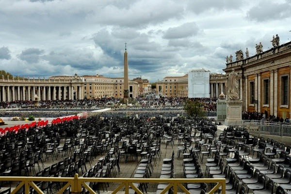 Piazza Chair Scramble - St. Peter's Basilica