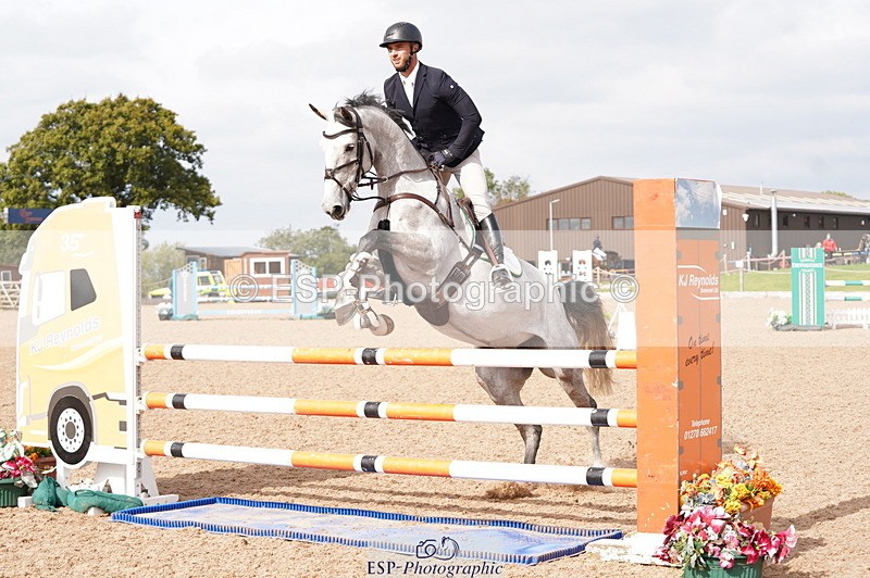 241004A-131608-00567 - Fri 03 Snr Newc & 1.10m Open