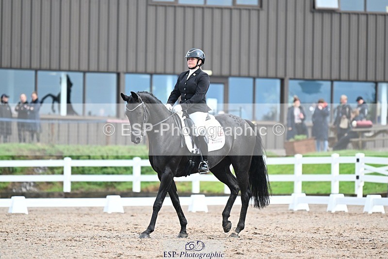 250907-112133-07206 - 003-Helen.JamesDecadent