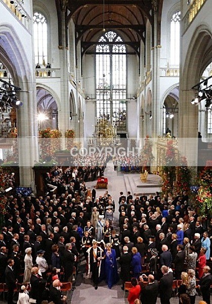 DD-23 King Willem leaving church - Dutch Royals