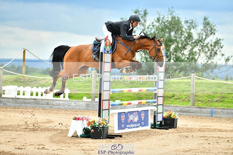 230720A-145351-03599 - Cls 9, 2 Star Big 1.40m Start to break