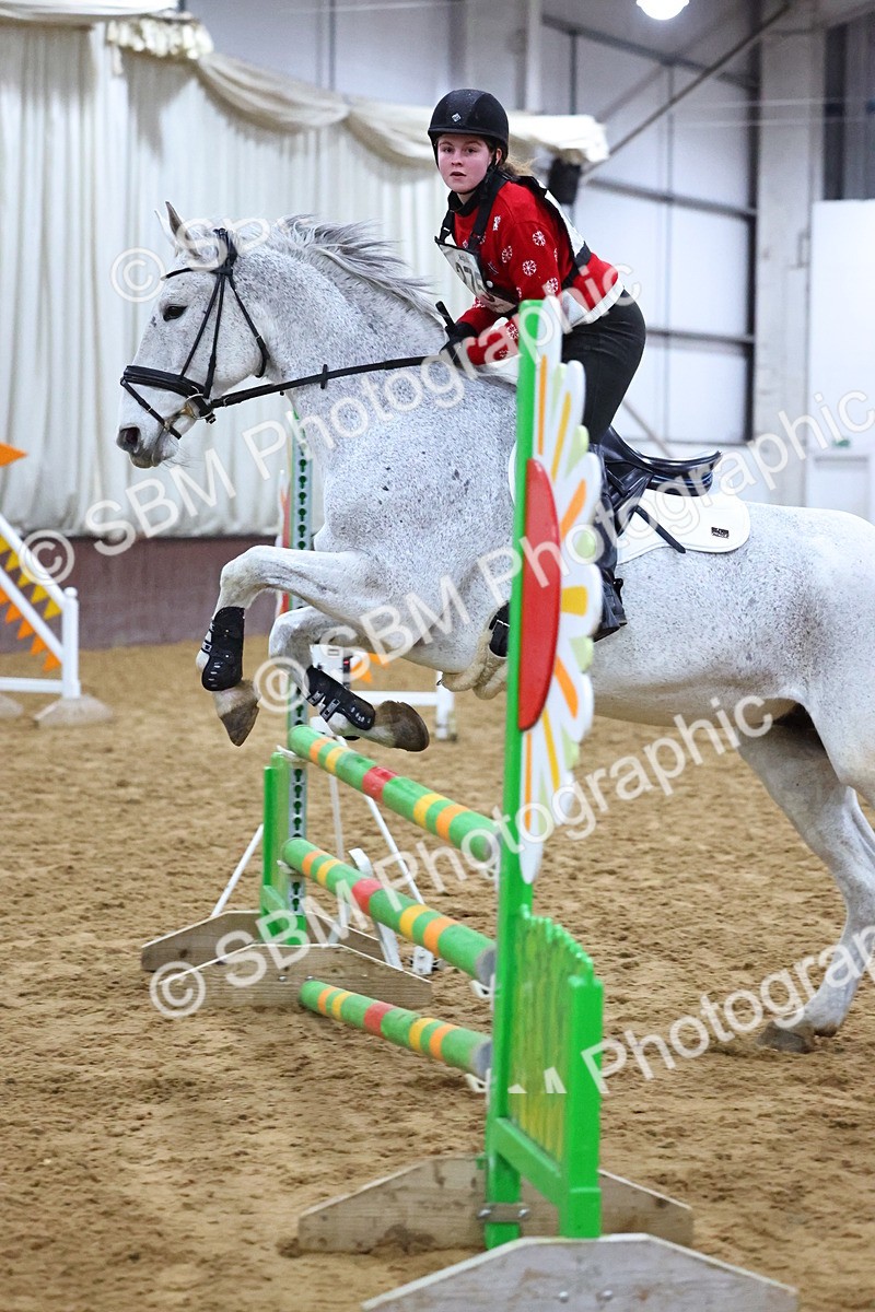 SBM_002536 - Class 6 - Holly & Ivy Stakes - 90cm