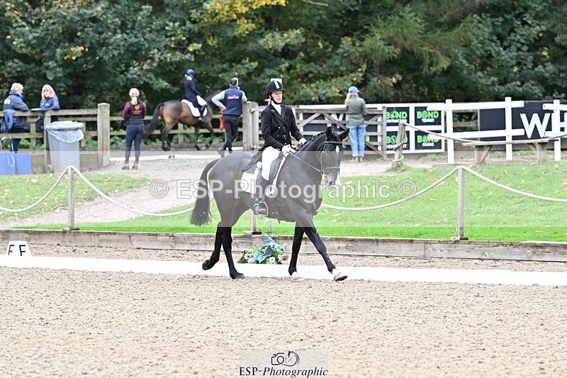 251022A-152127-00522 - B-111-Polly.Walker