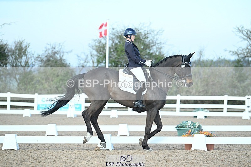 250403-082210-00339 - 018-Louise.Davison-Quamperfect