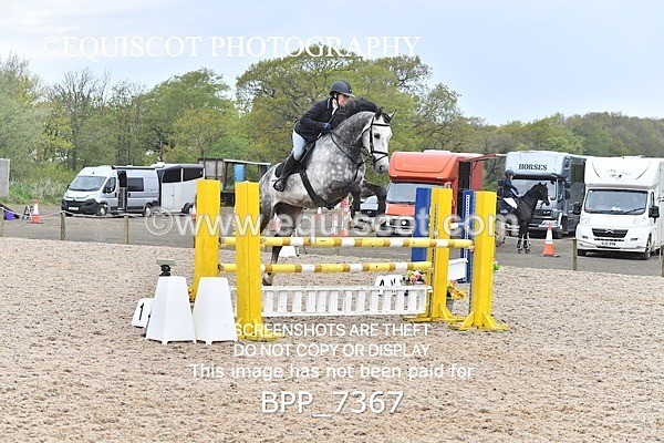 BPP_7367 - CLASS 9 FRI  Senior Newcomers/ 1.10m Open