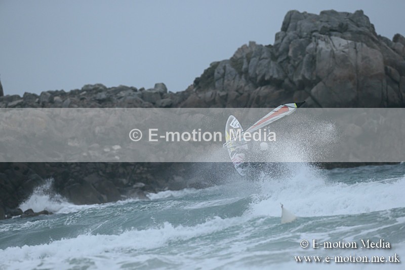 WS 030413-100 - Windsurfing