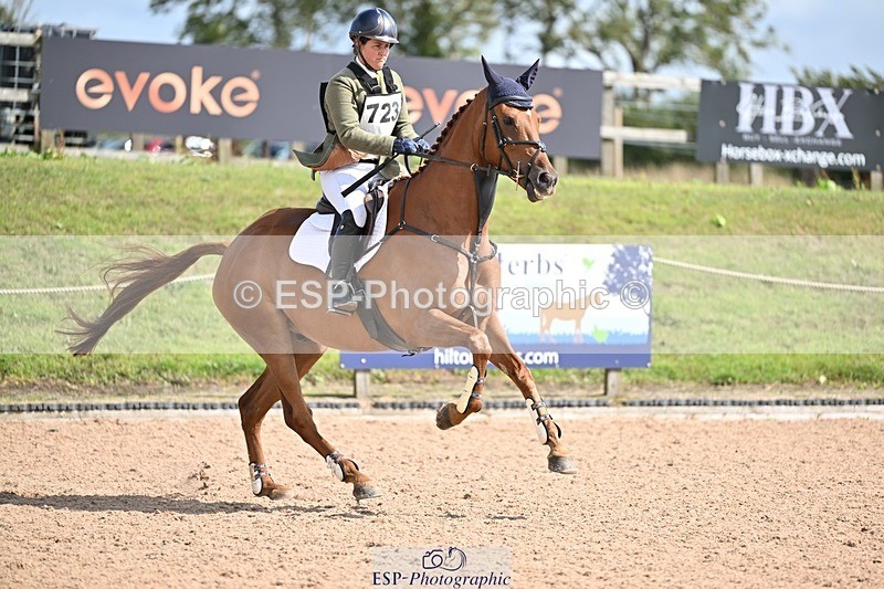 250831-144643-11346 - O-723-Lizzie.Luxton