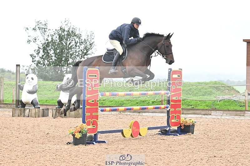 251003-131943-01083 - Cls 3 Foxhunter and 1.20m