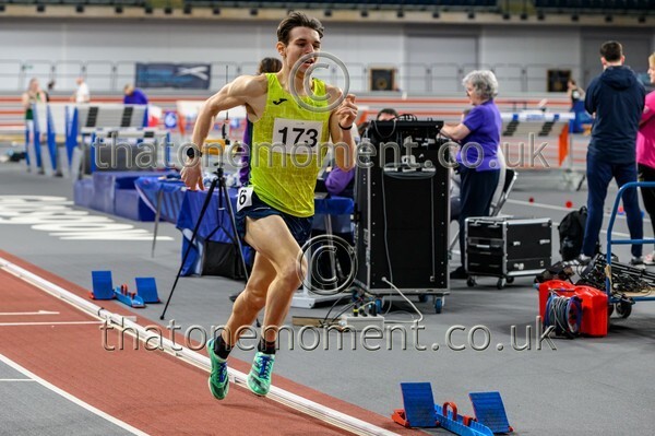 StudInd-914470 - Track Male Set One