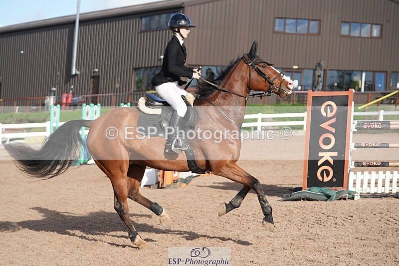 251108-130702-02647 - Cls 13 Foxhunter and 1.20m Open