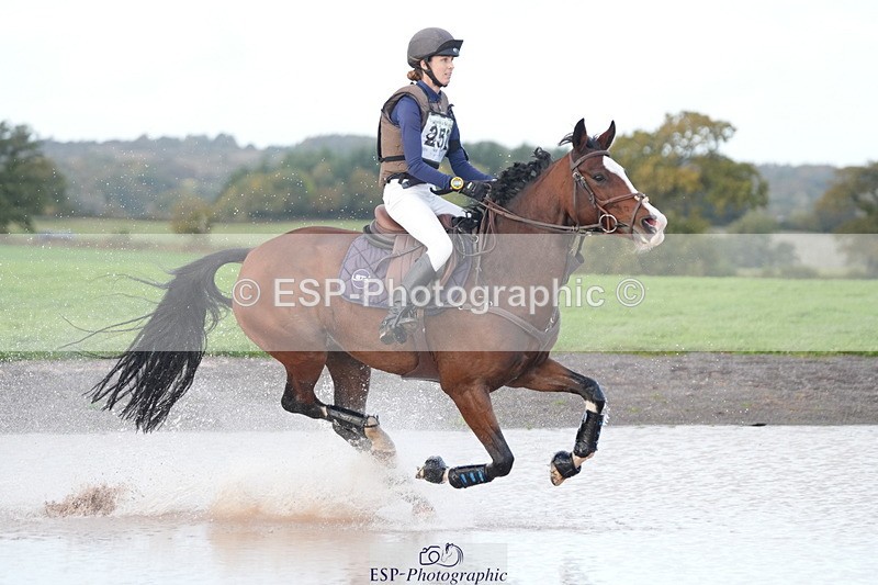 251024A-155356-14623 - C-252-Margaux.Crouail