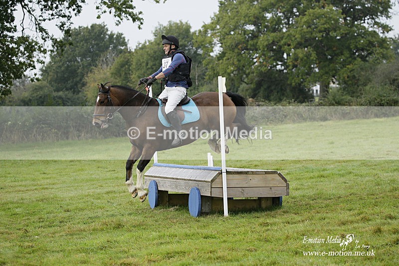 WWHT 171021 0253 - Novice Restricted (0.80m)  17/10/21