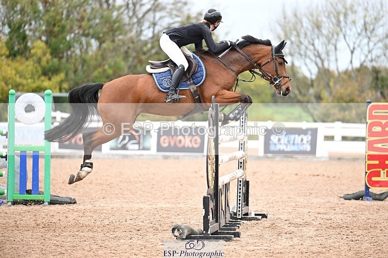 251022-144052-00692 - Cls 6 Snr Foxhunter 1.20m