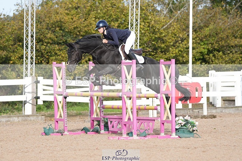 251005-102747-02548 - Cls 22 British Novice and 90cm