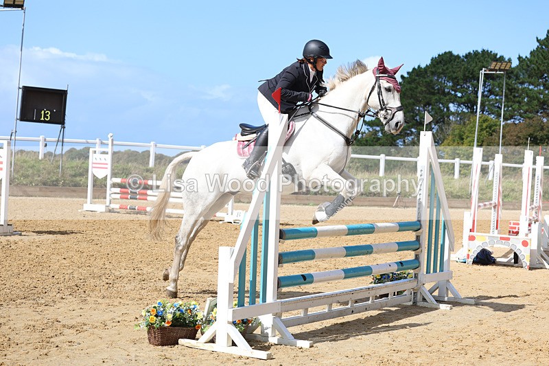 3E7A9405 - Class 9: Senior British Novice/90cm open