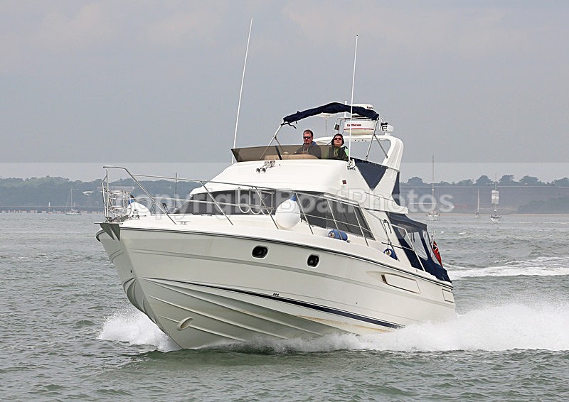140601 TEMPTATION FAIRLINE WT7A3688 - Flybridge Cruisers