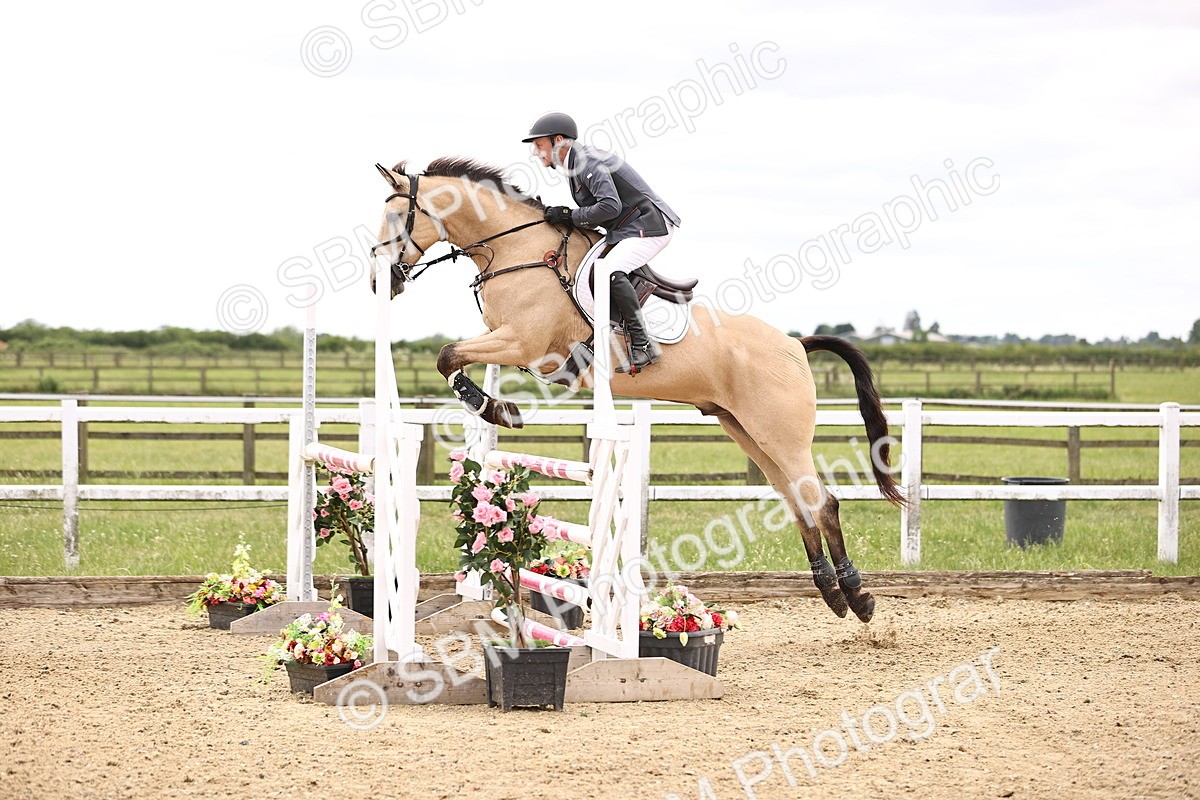 SBM_007686_Class 19 - Senior Newcomers - 110m - Anthony