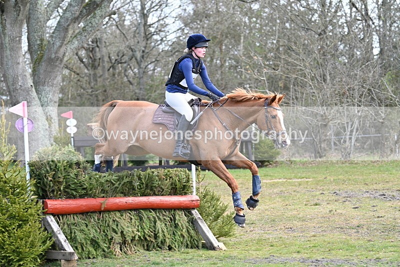 WJ7_0061 - Time 10:13 to 10:38 Times at the Fence