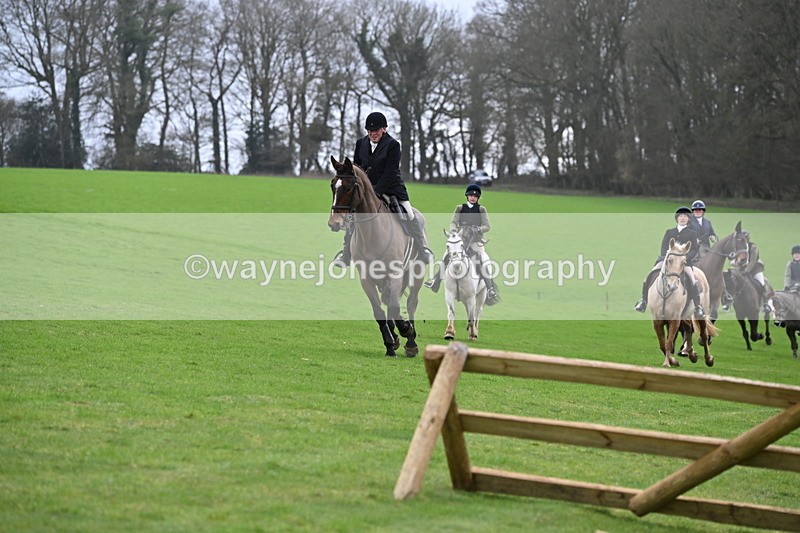 WJ6_9143 - Line Three