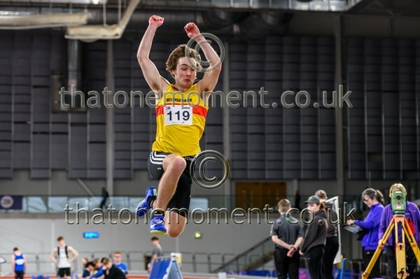 AgeInd25SUN-911958 - Field Male