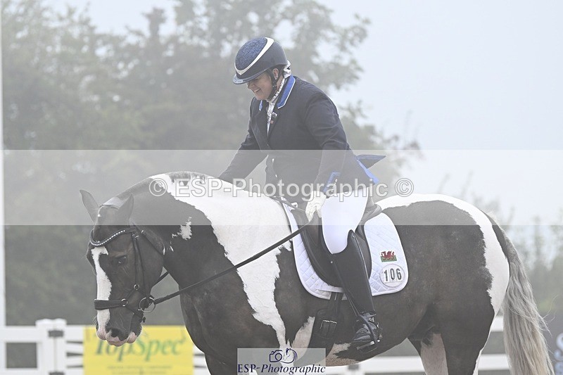 250907-150248-09019 - 106-Lucy.HamblettGalliano.Gold.Dust