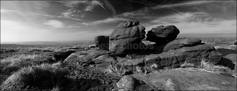 The Kissing Stones - Peak District | Dark Peak