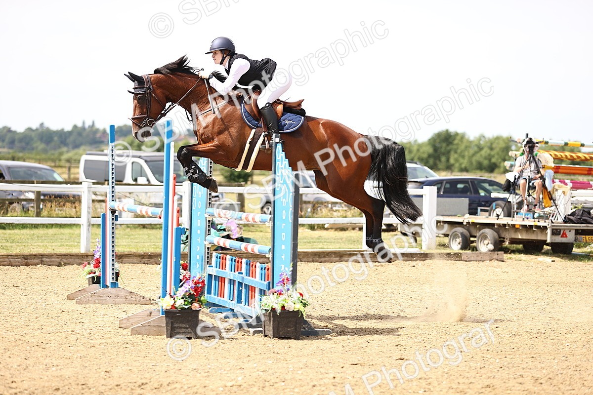 SBM_000529 - Class 15 - Redpost Equestian Senior Foxhunter - 1.20m