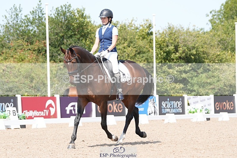 250817-125556-09503 - 052-Marcela.PomphreyLinkeltje.DE.J