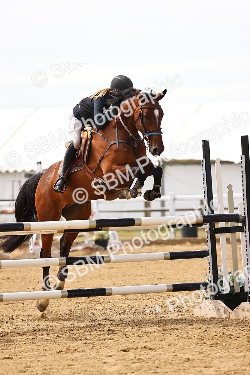 SBM_009713 - Class 8 - Senior Newcomers - 1.10  Open