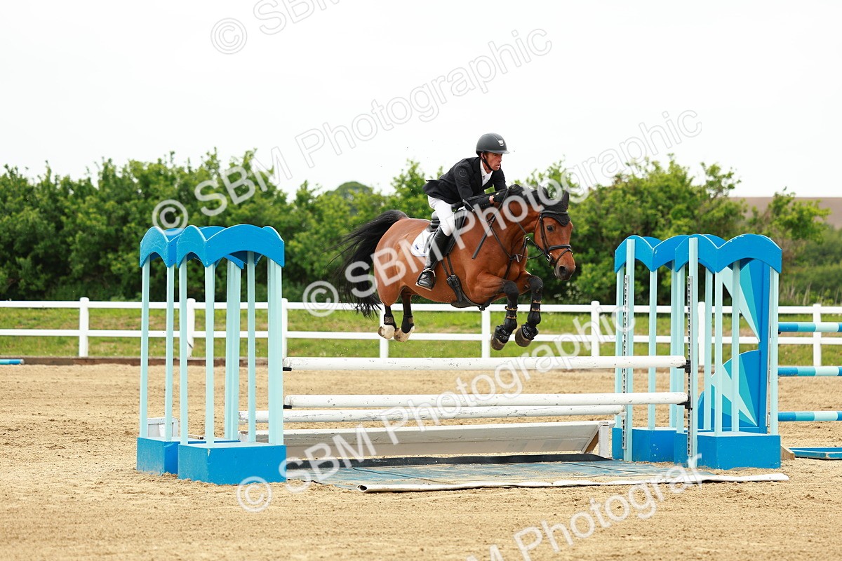 SBM_000956 - Class 5 - Senior Foxhunters - 1.20m
