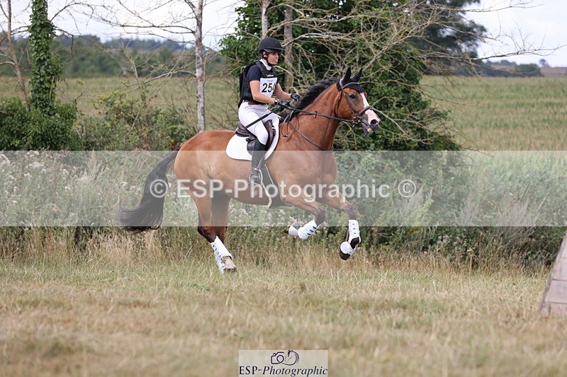 250802A-143229-05048 - F-254-Lucie.Bouchet-HALLOWEEN.NOUV