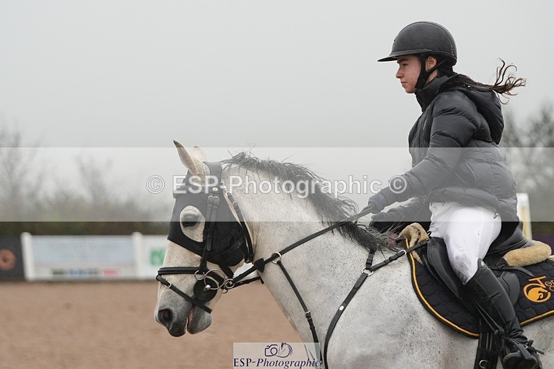 251207-120726-01975 - Cls 20 Snr Newcomers and 1.10m