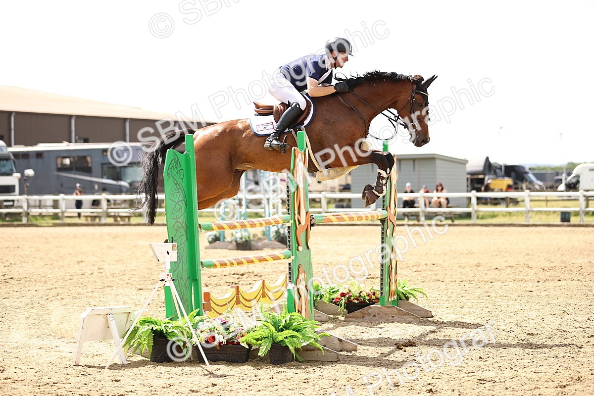 SBM_000596 - Class 15 - Redpost Equestian Senior Foxhunter - 1.20m