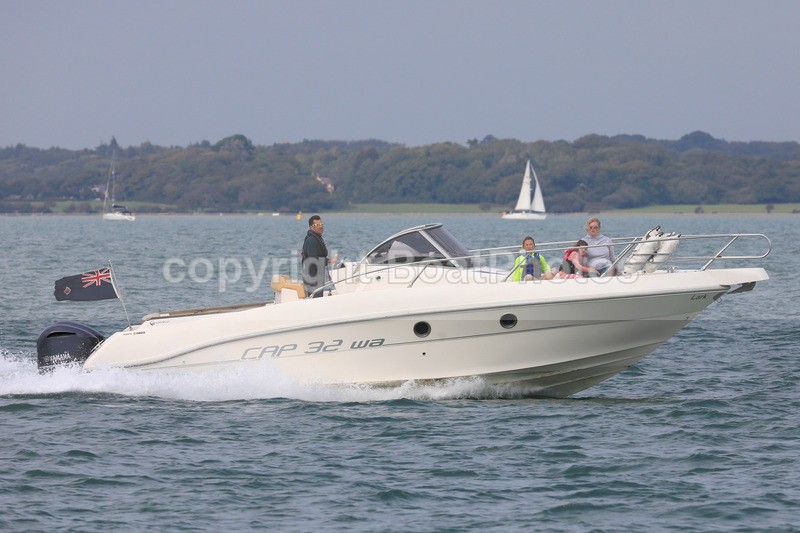 170924 LARK - CAP 32  1Y3A3555 - Motorboats - Open