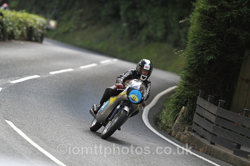 FOM_1085 - Classic TT Lap of honour