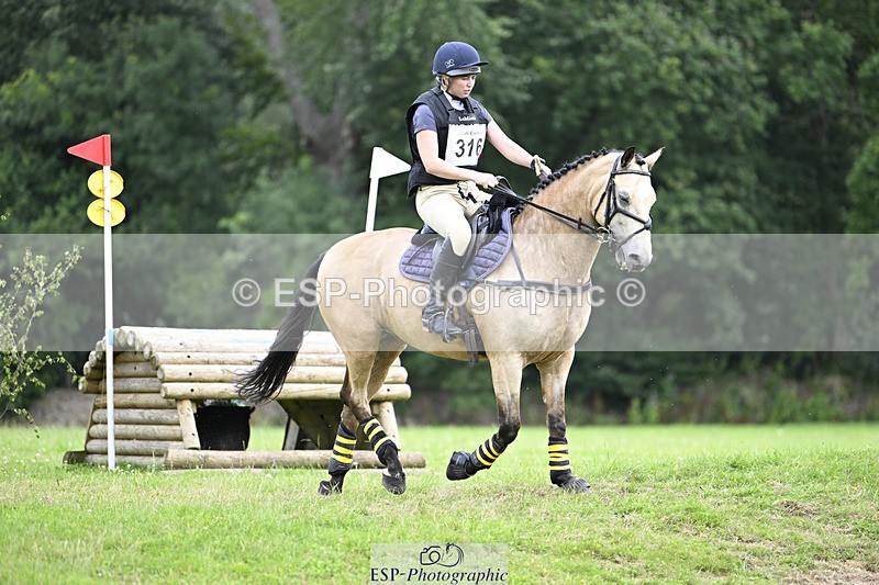 240804-113345-12072 - 316-Chloe_Dunn-TOWERHILL_SHAMIE