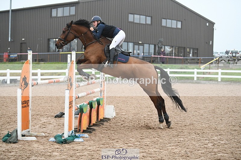 241103A-111841-07748 - SUN Cls 21 Snr Newcomers and 1.10m Open