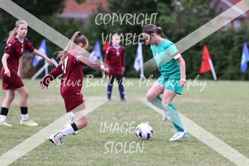 1DX32063 - Covingham Park V Tadpole Farm